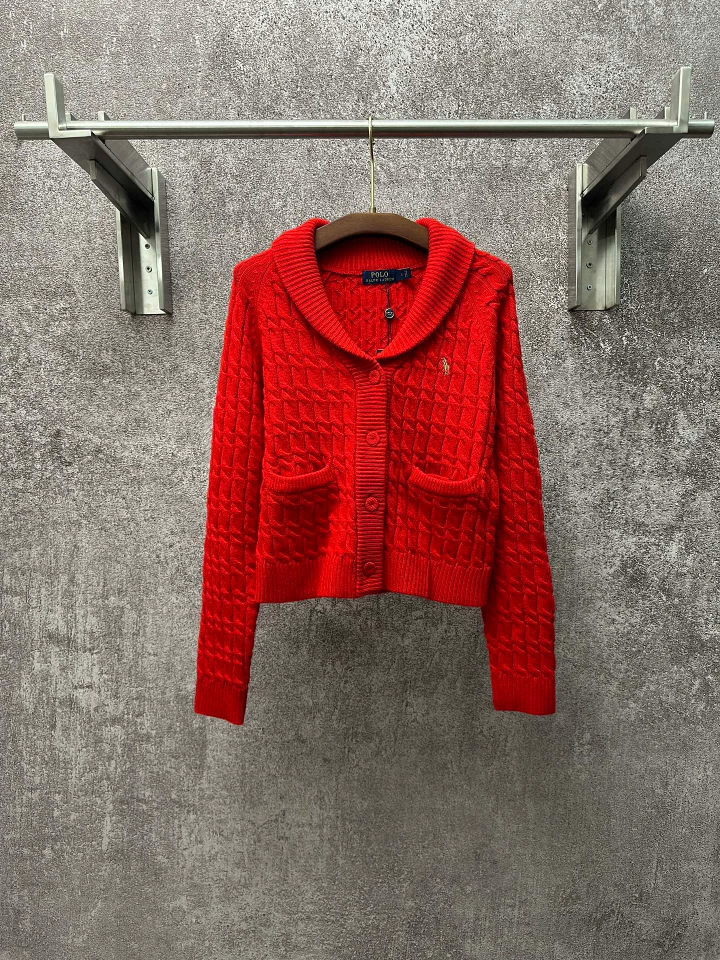 P480 Ralph Lauren red twist knitted cardigan, brand new with tag, perfect details, classic lapel design, small horse logo embroidery on the front, exquisite details, 70% cashmere + 30% wool, soft and warm fabric, versatile in autumn and winter, Size: S M L